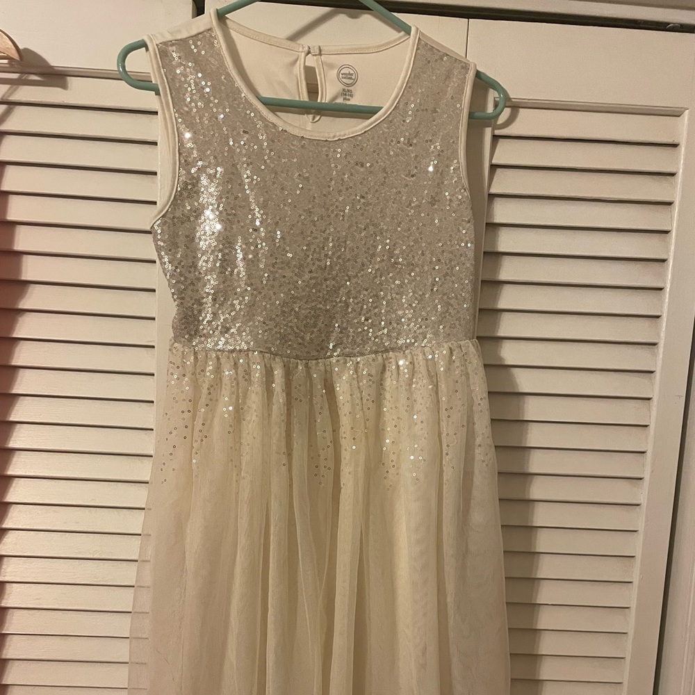 Girls sleeveless sparkly dress